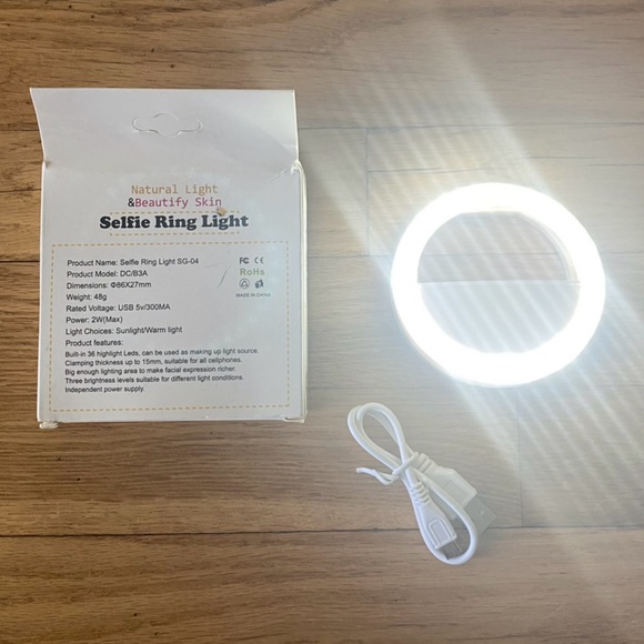 Clip-On Selfie Ring Light, Camera Ring Light - Picture 2 of 3
